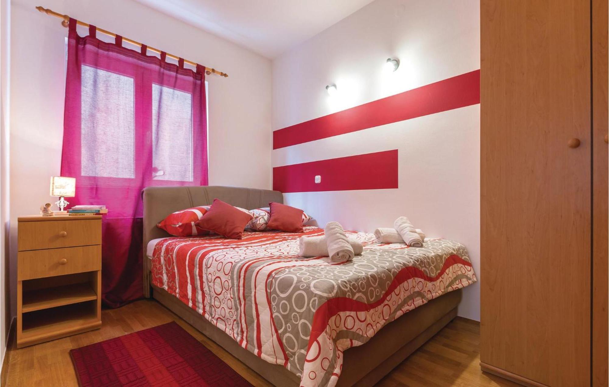 Stunning Apartment In Makarska With Kitchen Exterior photo